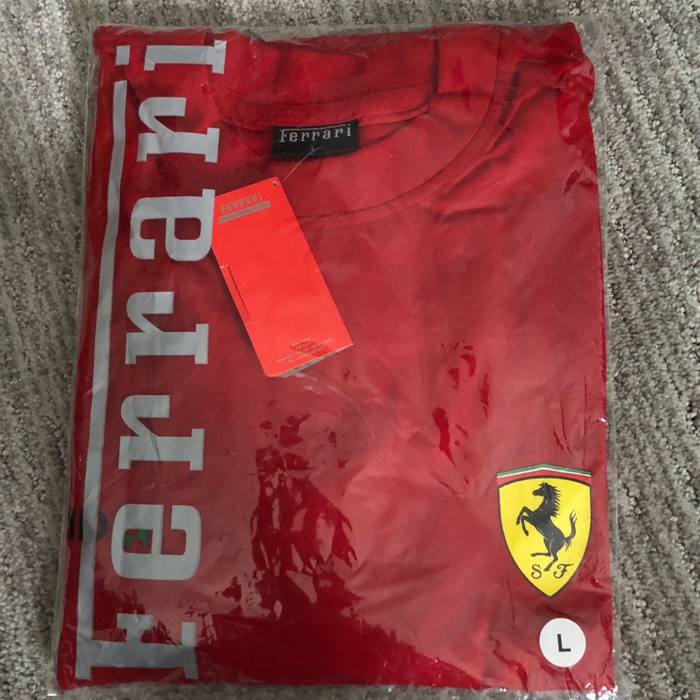 Mens Large red Ferrari T-shirt - official licensed product